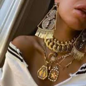 Dylanlex Frida earrings ♥️